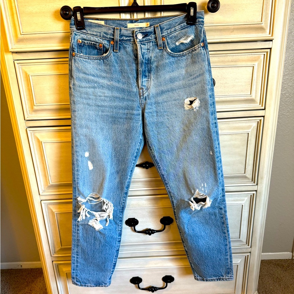Levi’s 28x27 Wedgie mom jeans